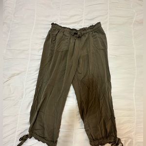 Lulu’s Green Lightweight Pants